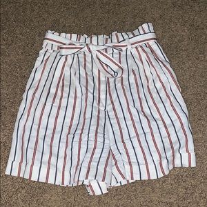 High rise shorts with belt and pockets